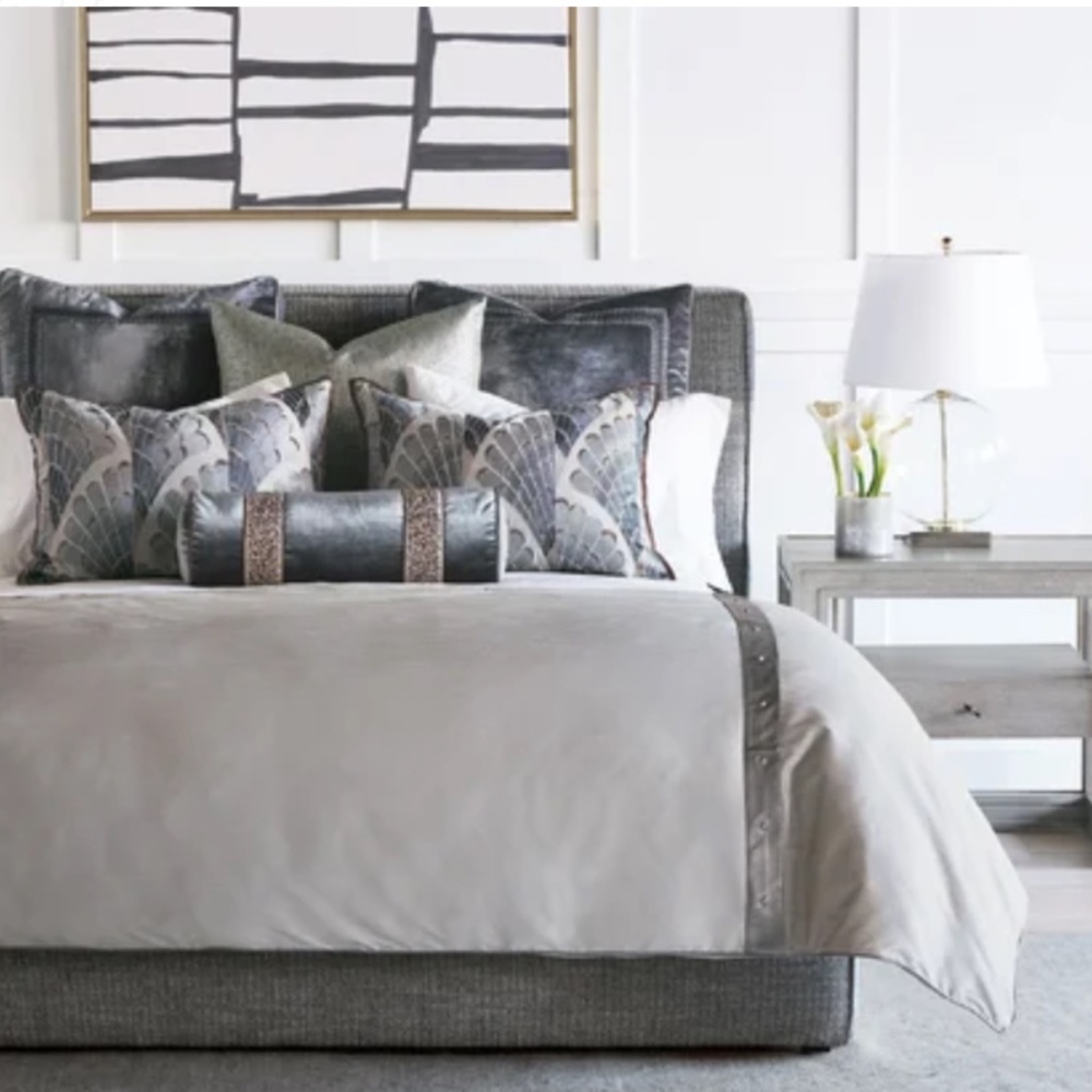 Eastern Accents Idris King Comforter